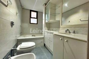Apartamento para alugar com 118m², 3 dormitórios, 2 vagas no bairro Petrópolis em Porto Alegre - Foto 24