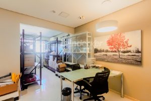 Conjunto para alugar com 164m², 4 vagas no bairro Três Figueiras em Porto Alegre - Foto 19