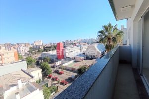 Apartamento para alugar com 58m², 2 dormitórios, 1 vaga no bairro Menino Deus em Porto Alegre - Foto 3