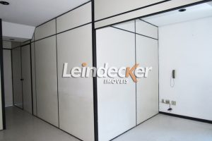 Sala para alugar com 54m², 1 vaga no bairro Centro em Porto Alegre - Foto 2