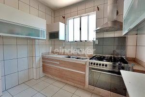 Casa Comercial para alugar com 350m², 4 dormitórios, 4 vagas no bairro Auxiliadora em Porto Alegre - Foto 8