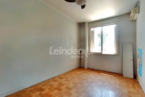 Casa Comercial para alugar com 350m², 4 dormitórios, 4 vagas no bairro Auxiliadora em Porto Alegre - Foto 11