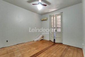 Casa Comercial para alugar com 350m², 4 dormitórios, 4 vagas no bairro Auxiliadora em Porto Alegre - Foto 14