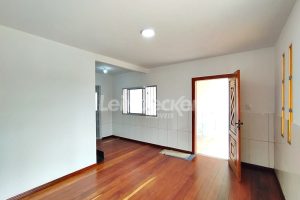 Casa para alugar com 162m², 2 dormitórios, 4 vagas no bairro Medianeira em Porto Alegre - Foto 3