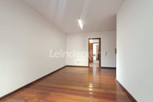 Apartamento para alugar com 80m², 3 dormitórios, 1 vaga no bairro Petrópolis em Porto Alegre - Foto 4