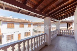 Casa para alugar com 420m², 6 dormitórios, 9 vagas no bairro Medianeira em Porto Alegre - Foto 19