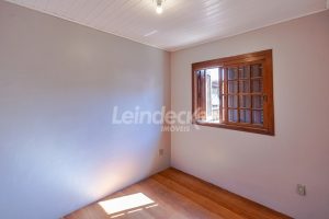 Casa para alugar com 420m², 6 dormitórios, 9 vagas no bairro Medianeira em Porto Alegre - Foto 46