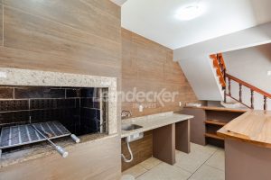Casa para alugar com 420m², 6 dormitórios, 9 vagas no bairro Medianeira em Porto Alegre - Foto 50