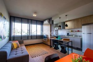 Apartamento para alugar com 60m², 2 dormitórios, 2 vagas no bairro Teresópolis em Porto Alegre - Foto 2