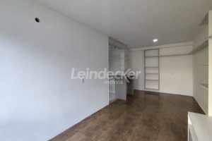 Apartamento para alugar com 70m², 3 dormitórios, 1 vaga no bairro Sarandi em Porto Alegre - Foto 2