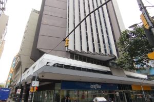 Sala para alugar com 122m², 1 vaga no bairro Centro em Porto Alegre - Foto 16