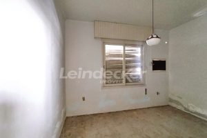Casa Comercial para alugar com 326m², 3 dormitórios, 3 vagas no bairro Navegantes em Porto Alegre - Foto 2