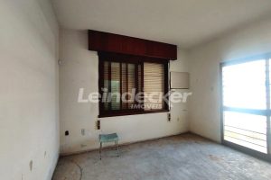 Casa Comercial para alugar com 326m², 3 dormitórios, 3 vagas no bairro Navegantes em Porto Alegre - Foto 6