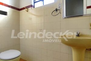 Casa Comercial para alugar com 326m², 3 dormitórios, 3 vagas no bairro Navegantes em Porto Alegre - Foto 7