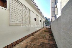 Casa Comercial para alugar com 326m², 3 dormitórios, 3 vagas no bairro Navegantes em Porto Alegre - Foto 9