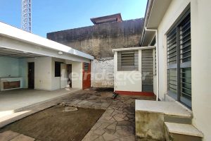 Casa Comercial para alugar com 326m², 3 dormitórios, 3 vagas no bairro Navegantes em Porto Alegre - Foto 10