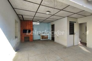 Casa Comercial para alugar com 326m², 3 dormitórios, 3 vagas no bairro Navegantes em Porto Alegre - Foto 12