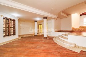 Casa Comercial para alugar com 430m², 5 dormitórios, 6 vagas no bairro Menino Deus em Porto Alegre - Foto 3