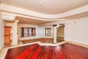 Casa Comercial para alugar com 430m², 5 dormitórios, 6 vagas no bairro Menino Deus em Porto Alegre - Foto 4
