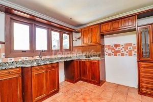 Casa Comercial para alugar com 430m², 5 dormitórios, 6 vagas no bairro Menino Deus em Porto Alegre - Foto 5