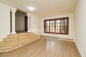 Casa Comercial para alugar com 430m², 5 dormitórios, 6 vagas no bairro Menino Deus em Porto Alegre - Foto 14