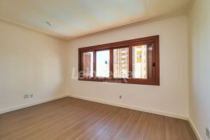Casa Comercial para alugar com 430m², 5 dormitórios, 6 vagas no bairro Menino Deus em Porto Alegre - Foto 19