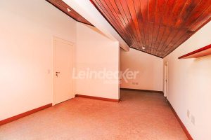 Casa Comercial para alugar com 430m², 5 dormitórios, 6 vagas no bairro Menino Deus em Porto Alegre - Foto 23