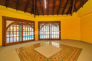 Casa Comercial para alugar com 430m², 5 dormitórios, 6 vagas no bairro Menino Deus em Porto Alegre - Foto 26