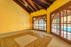 Casa Comercial para alugar com 430m², 5 dormitórios, 6 vagas no bairro Menino Deus em Porto Alegre - Foto 27