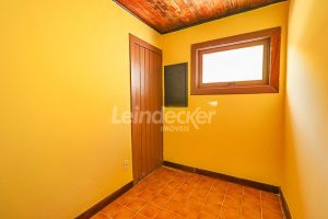 Casa Comercial para alugar com 430m², 5 dormitórios, 6 vagas no bairro Menino Deus em Porto Alegre - Foto 28