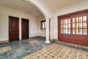 Casa Comercial para alugar com 430m², 5 dormitórios, 6 vagas no bairro Menino Deus em Porto Alegre - Foto 33