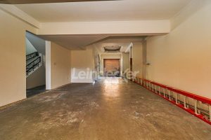 Casa Comercial para alugar com 430m², 5 dormitórios, 6 vagas no bairro Menino Deus em Porto Alegre - Foto 35
