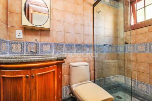 Casa Comercial para alugar com 430m², 5 dormitórios, 6 vagas no bairro Menino Deus em Porto Alegre - Foto 36