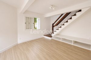 Casa para alugar com 170m², 3 dormitórios, 4 vagas no bairro Nonoai em Porto Alegre - Foto 2