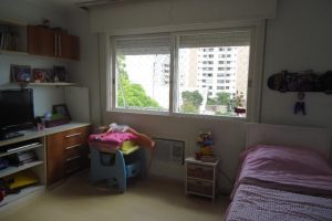 Apartamento à venda com 128m², 3 dormitórios, 1 suíte, 1 vaga no bairro Menino Deus em Porto Alegre - Foto 3