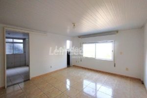 Casa à venda com 298m², 3 dormitórios, 2 vagas no bairro Medianeira em Porto Alegre - Foto 29