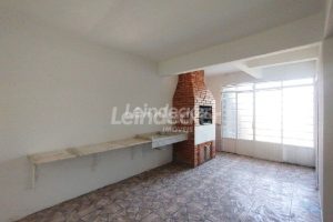 Casa à venda com 298m², 3 dormitórios, 2 vagas no bairro Medianeira em Porto Alegre - Foto 37