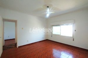 Casa à venda com 298m², 3 dormitórios, 2 vagas no bairro Medianeira em Porto Alegre - Foto 14