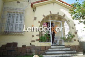 Casa à venda com 208m², 3 dormitórios, 1 suíte, 2 vagas no bairro Petrópolis em Porto Alegre - Foto 1