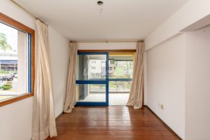 Apartamento à venda com 102m², 3 dormitórios, 1 suíte, 1 vaga no bairro Chácara das Pedras em Porto Alegre - Foto 11