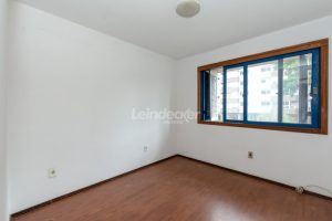 Apartamento à venda com 102m², 3 dormitórios, 1 suíte, 1 vaga no bairro Chácara das Pedras em Porto Alegre - Foto 17