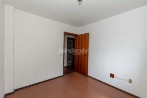 Apartamento à venda com 102m², 3 dormitórios, 1 suíte, 1 vaga no bairro Chácara das Pedras em Porto Alegre - Foto 26