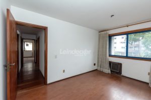 Apartamento à venda com 102m², 3 dormitórios, 1 suíte, 1 vaga no bairro Chácara das Pedras em Porto Alegre - Foto 35