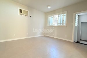 Sobrado à venda com 196m², 8 dormitórios, 4 vagas no bairro Menino Deus em Porto Alegre - Foto 16