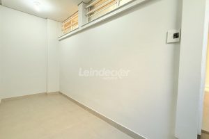 Sobrado à venda com 196m², 8 dormitórios, 4 vagas no bairro Menino Deus em Porto Alegre - Foto 28