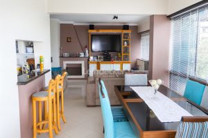 Apartamento à venda com 170m², 3 dormitórios, 1 suíte, 2 vagas no bairro Jardim Planalto em Porto Alegre - Foto 2