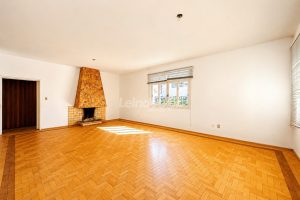 Casa à venda com 152m², 3 dormitórios, 5 vagas no bairro Menino Deus em Porto Alegre - Foto 2