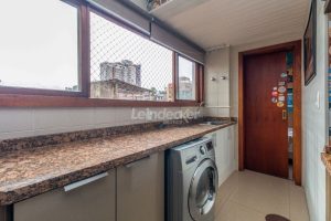 Apartamento à venda com 117m², 3 dormitórios, 1 suíte, 1 vaga no bairro Menino Deus em Porto Alegre - Foto 11
