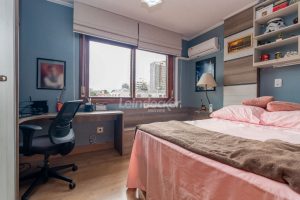 Apartamento à venda com 117m², 3 dormitórios, 1 suíte, 1 vaga no bairro Menino Deus em Porto Alegre - Foto 21