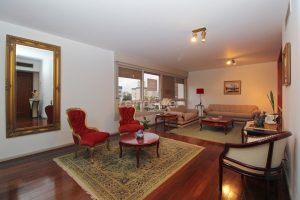 Apartamento à venda com 201m², 3 dormitórios, 1 suíte, 2 vagas no bairro Auxiliadora em Porto Alegre - Foto 2